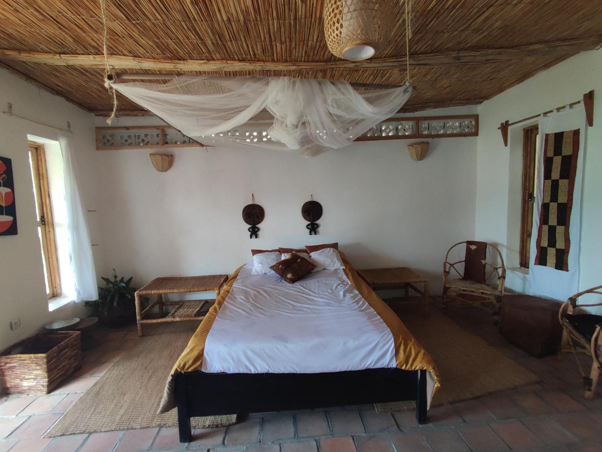 Inzu Lodge Гисеньи Экстерьер фото