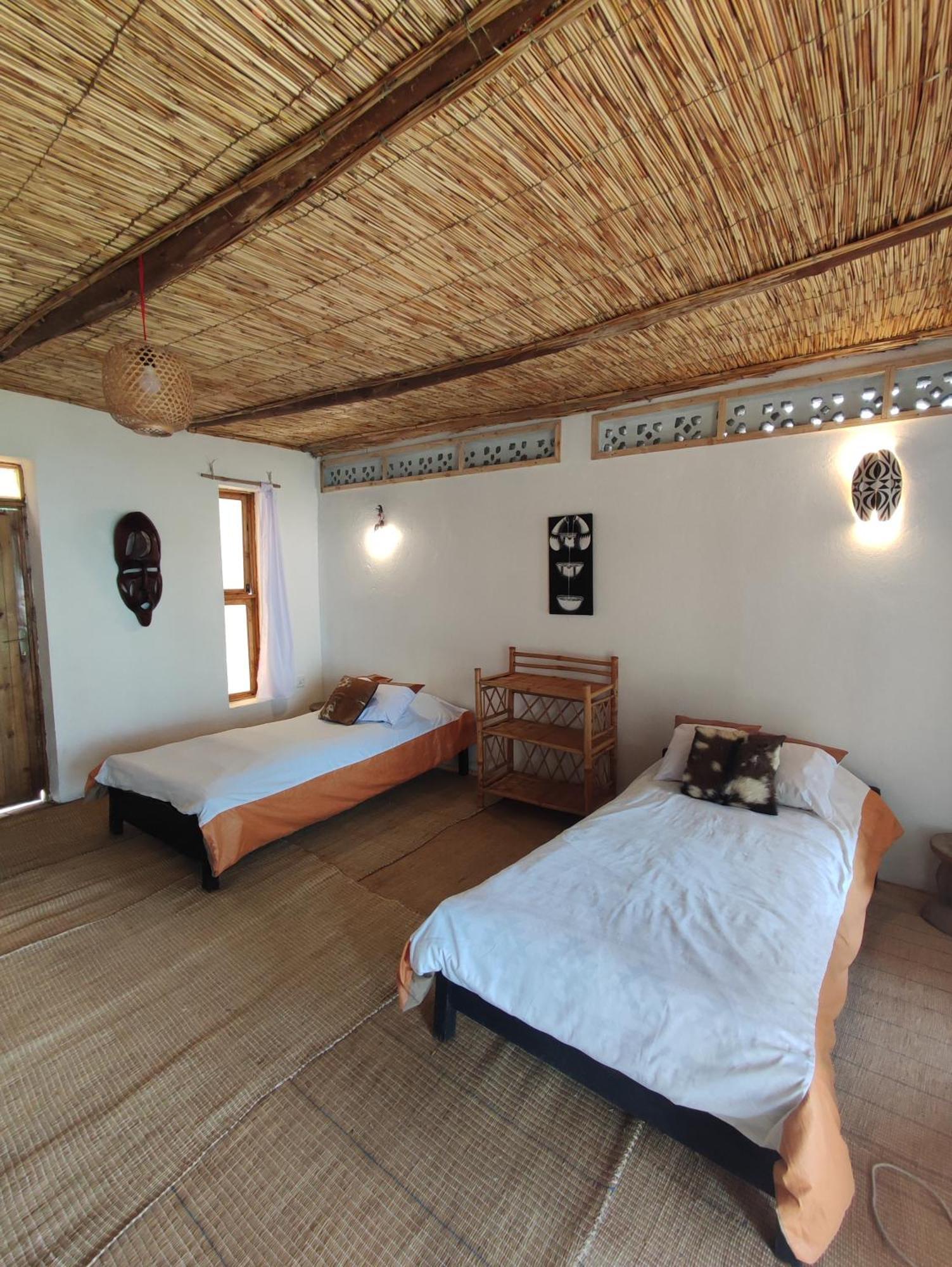 Inzu Lodge Гисеньи Экстерьер фото