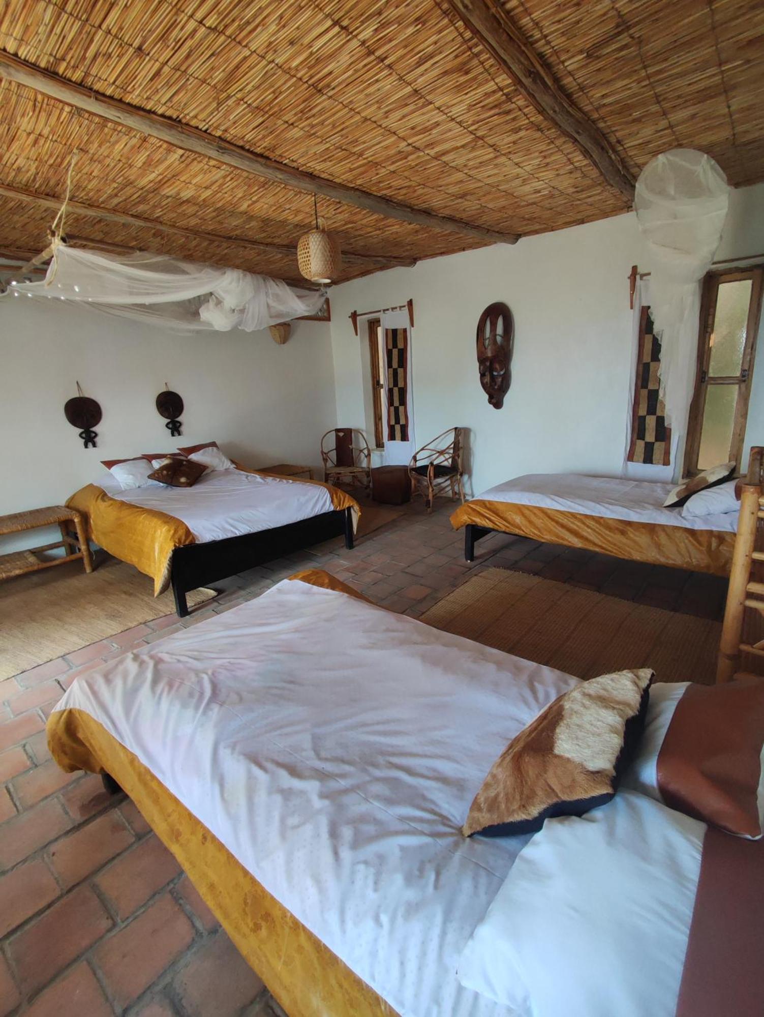 Inzu Lodge Гисеньи Экстерьер фото